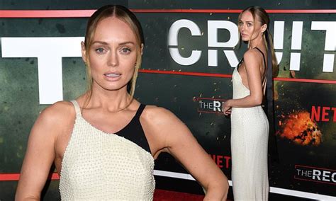 laura haddock sexy|Laura Haddock flaunts her incredible figure in skimpy dress